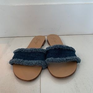 Flat sandals with denim strap